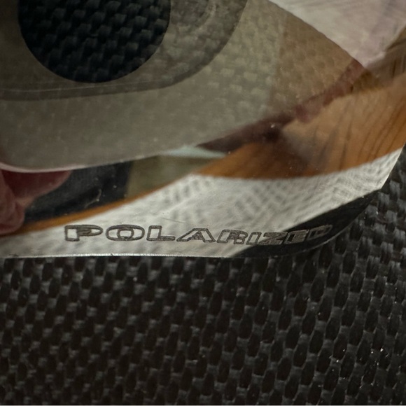 Polarized OAKLEY FLAK Sunglasses with Case - Picture 2 of 11